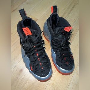 Nike Air
Foamposite Pro
Bright Crimson